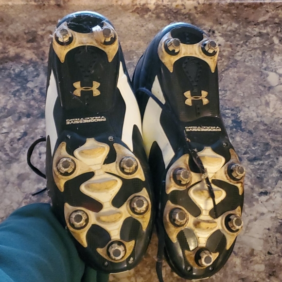Mens size 9 Under Armor cleats - Picture 4 of 4